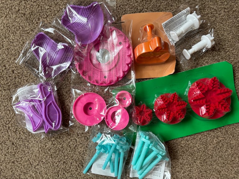 Cake decorating equipment 