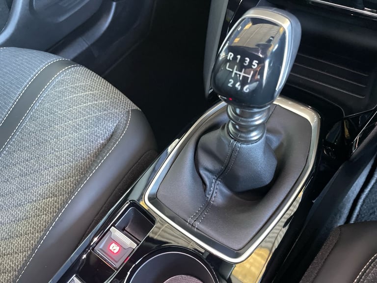 2025 Peugeot 2008 1.2 PureTech 130 Allure 5dr Estate Petrol Manual