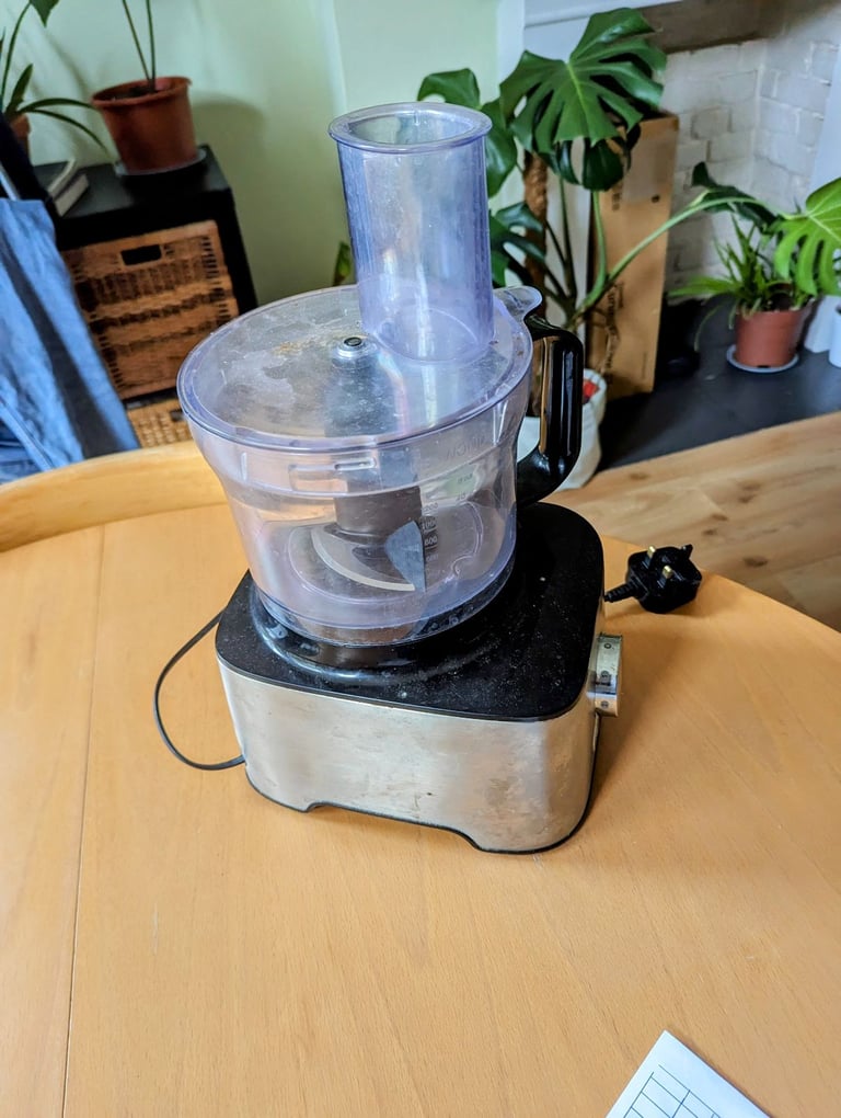 KITCHEN BLENDER