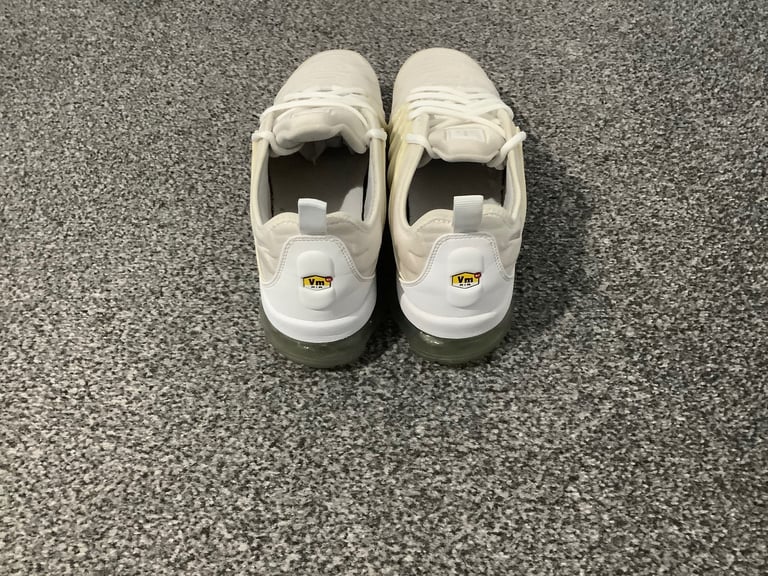 LIKE NEW MENS NIKE AIR VAPORMAX PLUS TRAINERS VM UK 9 