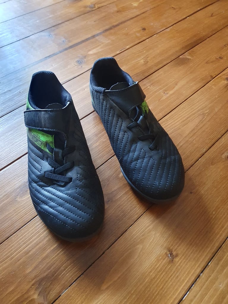 Kids Football Boots (size 1.5)