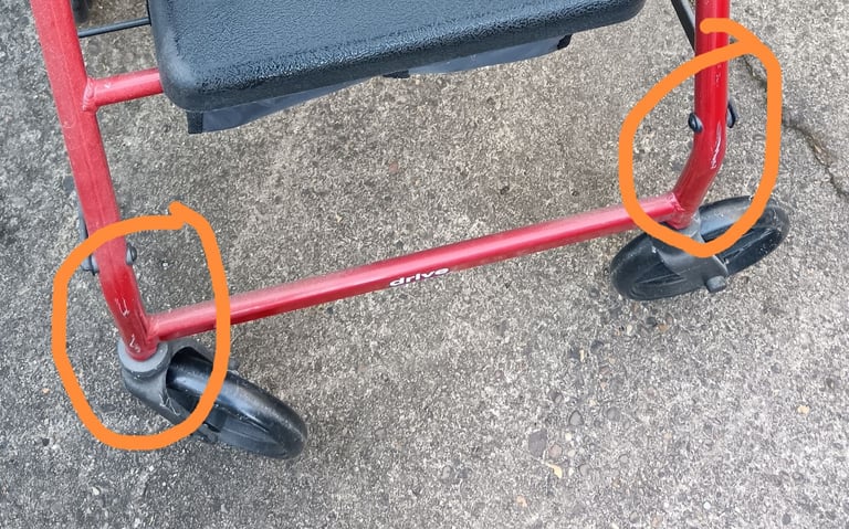 Rollator/walker with seat