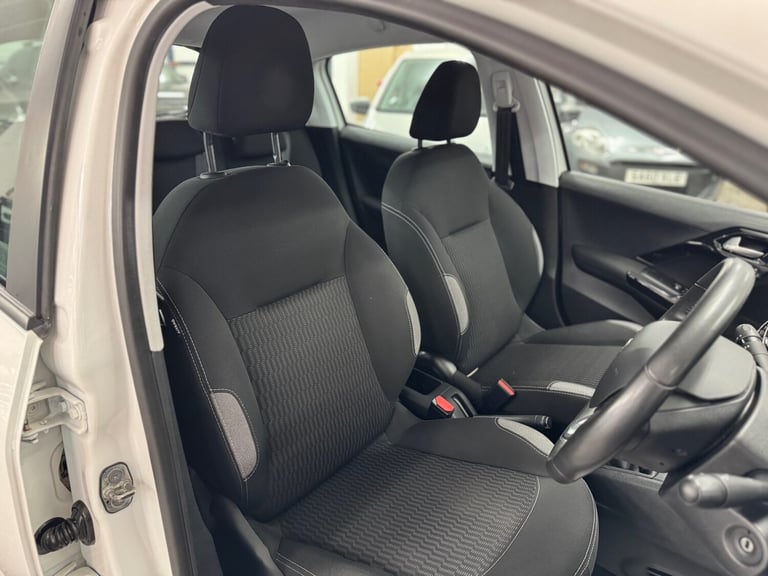 2015 Peugeot 208 1.0 PureTech Active 5dr HATCHBACK Petrol Manual