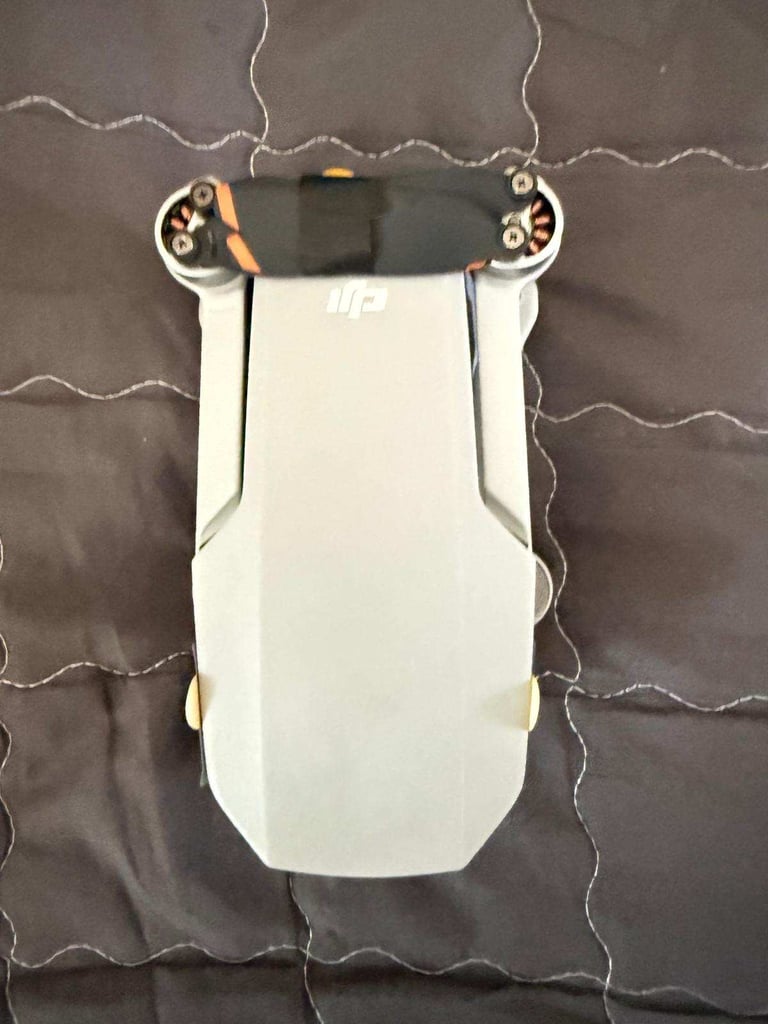 image for DJI MINI 4 DRONE WITH CONTROLLER BRAND NEW  COMES WITH ALL BITS NO BOX 