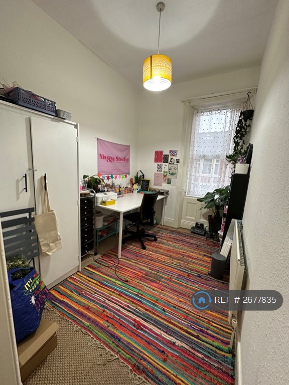 2 bedroom flat in Heaton, Newcastle Upon Tyne, NE6 (2 bed) (#2677835)