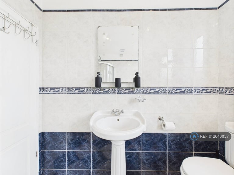 4 bedroom house in Merton Hall Gardens, London, SW20 (4 bed) (#2648857)