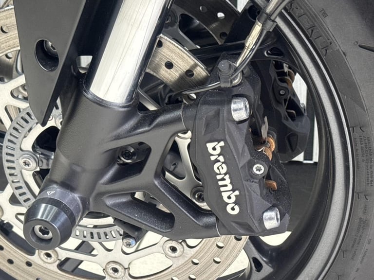 2023 Triumph Street Triple 765R Black, Sport naked 3855 miles