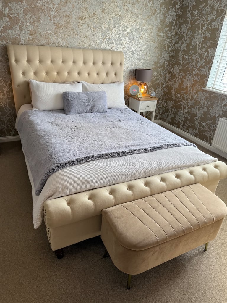 M&S Chesterfield king sized bed with/without mattress