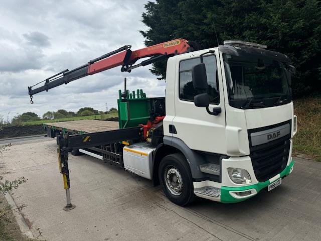 image for 2016 66 DAF CF 290 E6 6x2 28ft3 flat Palfinger PK18002 remote crane