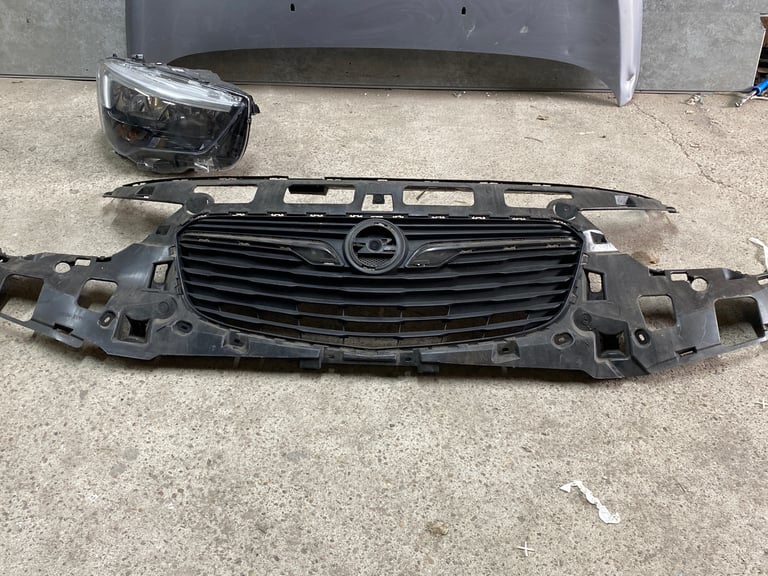 Vauxhall combo front bumper grill + bonnet + drivers light 2018 - 2024