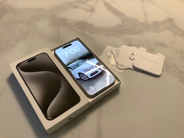 AS NEW iPHONE 15 PRO MAX 256GB WHITE TITANIUM UNLOCKED BOXED 