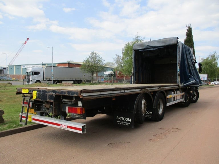 Iveco Stralis 360 8X2 FLAT CURTAINSIDER SLIDING CANOPY