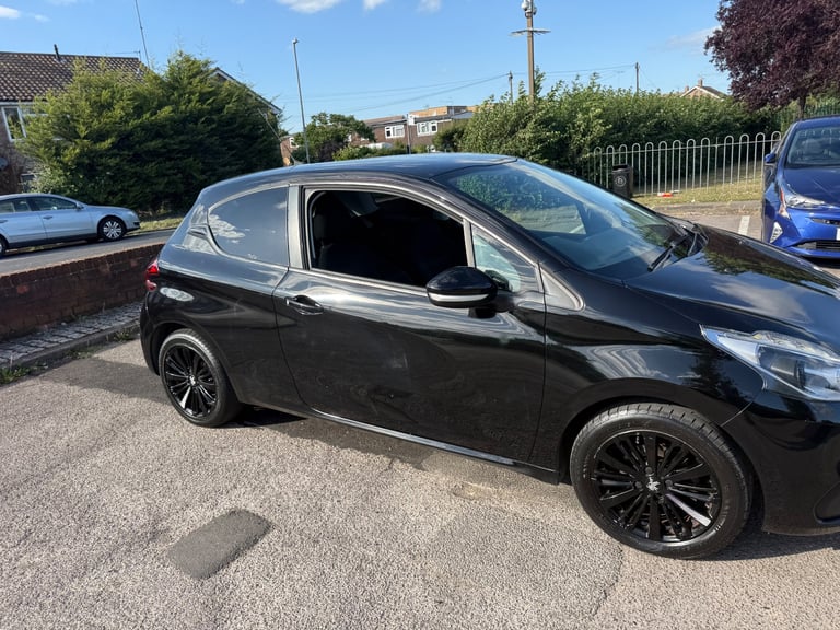 Peugeot, 208, Hatchback, 2017, Manual, 1199 (cc), 3 doors