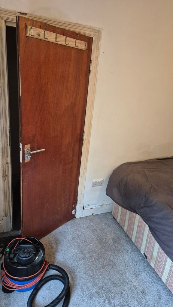 Room to rent Le3 5se 