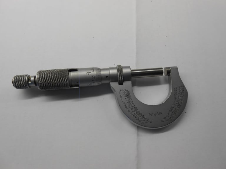 VINTAGE MOORE AND WRIGHT MICROMETER IN CASE.