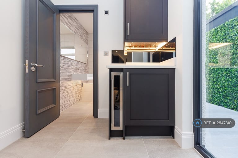 3 bedroom house in Mayfield Road, London, E17 (3 bed) (#2647310)