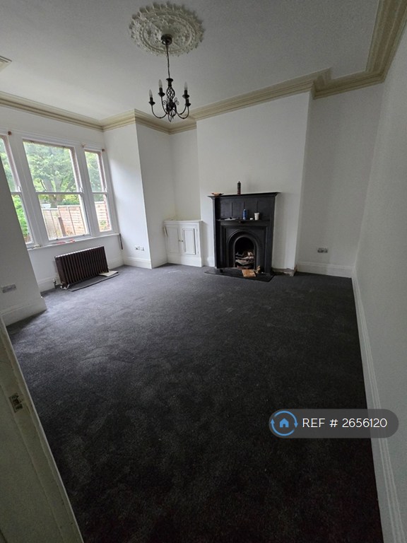 1 bedroom in Meanwood Road, Leeds, LS7 (#2656120)