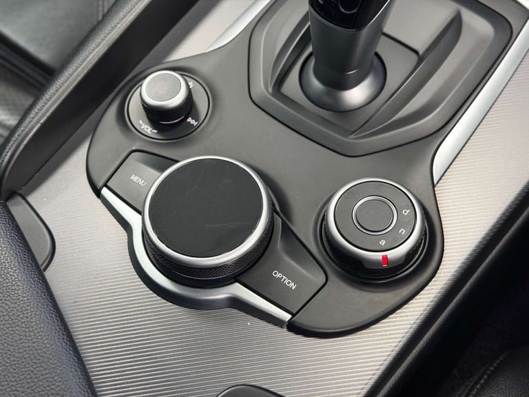 2017 Alfa Romeo Giulia 2.2 JTDM-2 180 Speciale 4dr Auto SALOON DIESEL Automatic