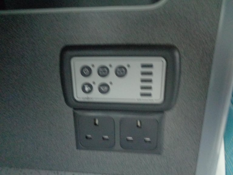 Volkswagen Transporter VW  2+2 Berth (Big Wave Campers Conversion) 2013/62