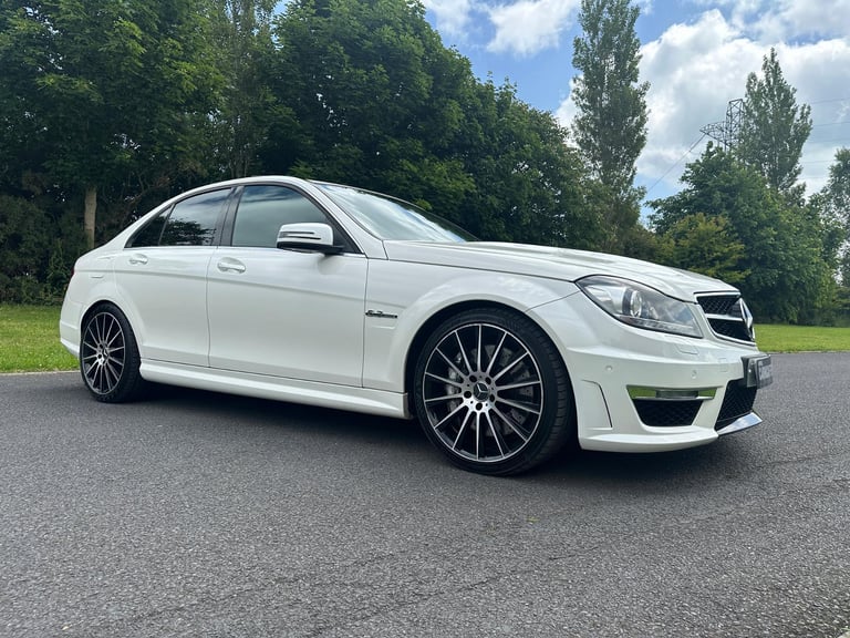 *** 2012 Mercedes-Benz C63 AMG 6.2 V8 460 BHP *** SUN-ROOF 