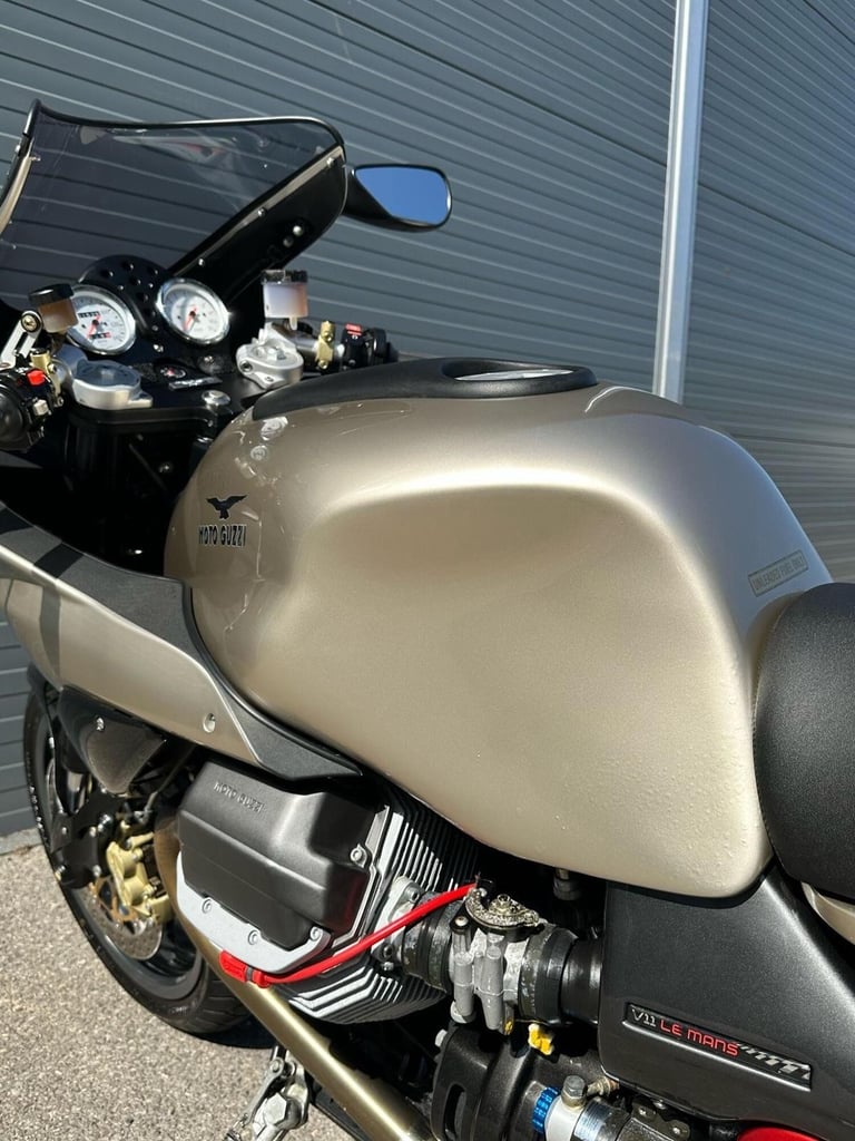 MOTO GUZZI LE MANS SPORT ROSSO CORSA 2002 Petrol Manual in Silver