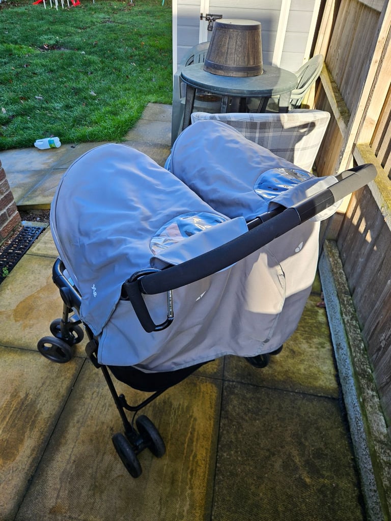 Jole' Double Push Chair. In Very Good Condition!
