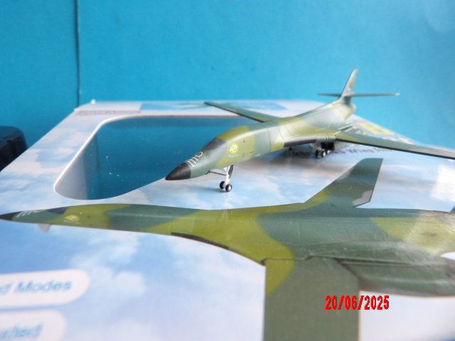 Dragon Wings 1:400 Warbird Series 56225 B-1B Lancer 28th Bomb Wing  Ellsworth AFB 