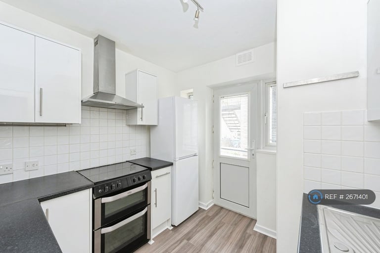 2 bedroom flat in Amyand Park Road, Twickenham, TW1 (2 bed) (#2671401)