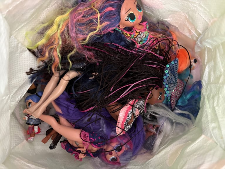 LOL Surprise Winter Disco Chalet Doll's House Bundle with furniture, dolls and accessories