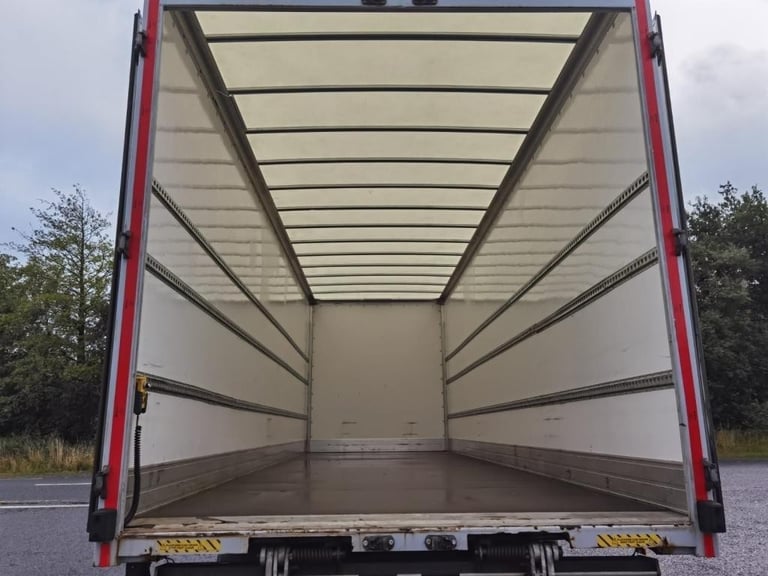 2022 DAF LF 260 4X2 with 28ft GRP Box