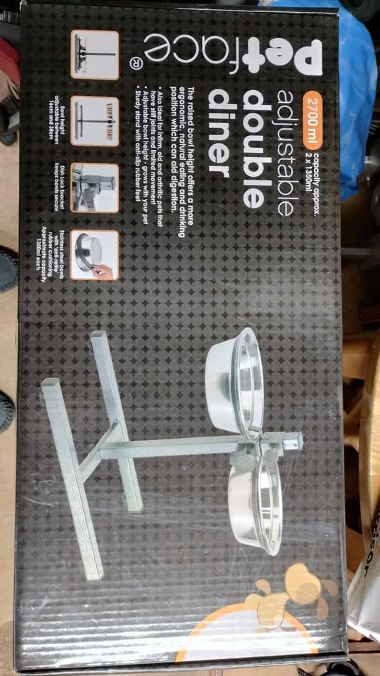 Adjustable height dog bowls