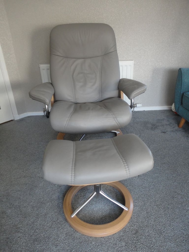 Ekornes stressless large grey leather consul signature recliner chair and footstool