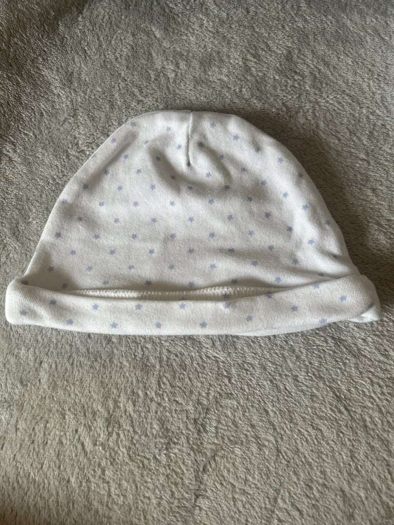 4 Baby Hats (Newborn & 1–3 Months) 