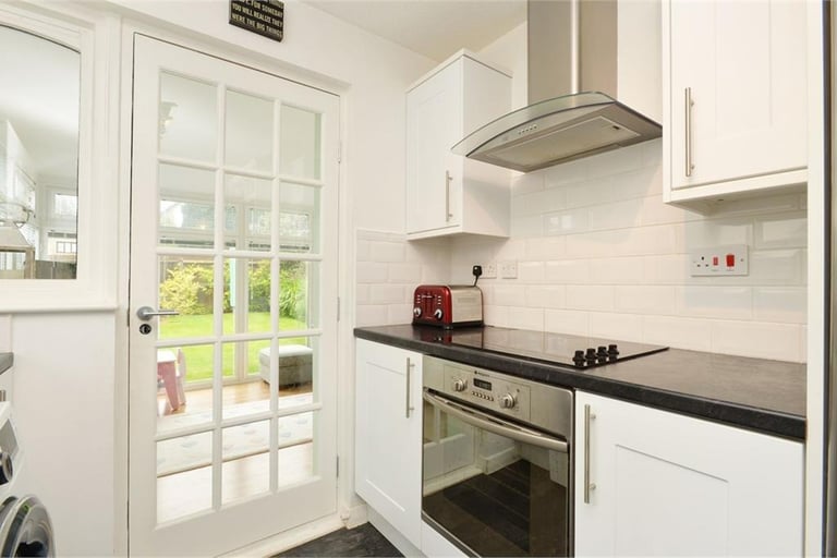 3 Bedroom Semi-detached House in Gyle, near Edinburgh Airport