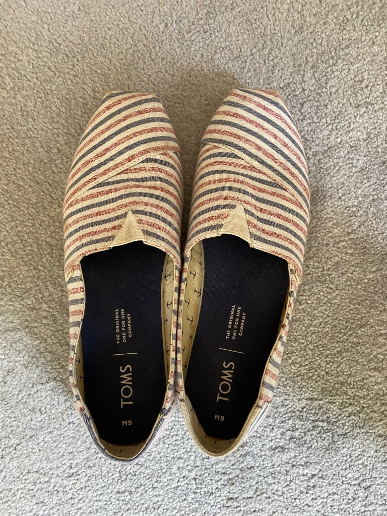 Toms summer shoes size 8 as new