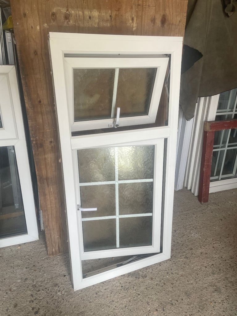 H 131/133 x W 64 cm -  BEAUTIFUL GEORGIAN UPVC DOUBLE GLAZED WINDOW - OBSCURE GLASS (REF: SJ445)