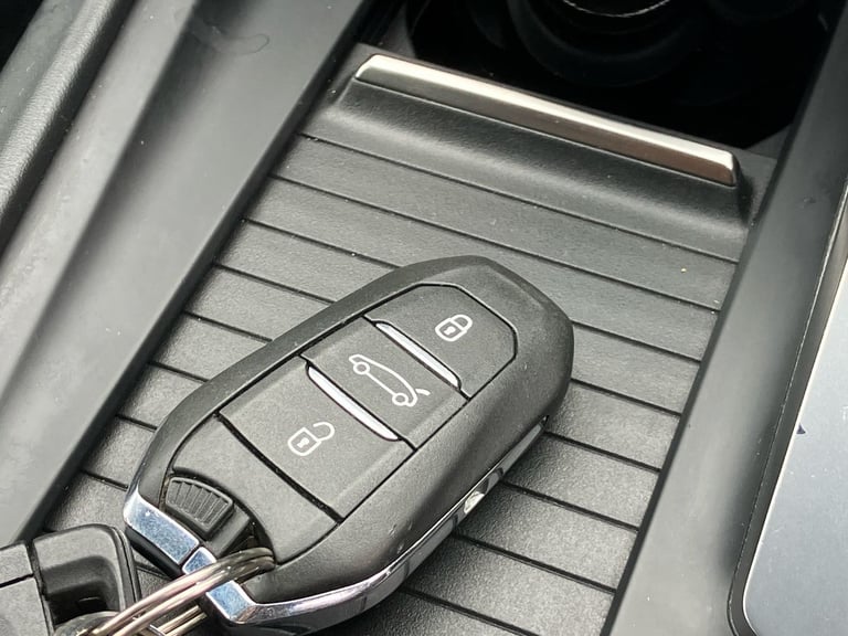 2024 Peugeot 308 115kW GT 54kWh 5dr Auto Hatchback Electric Automatic