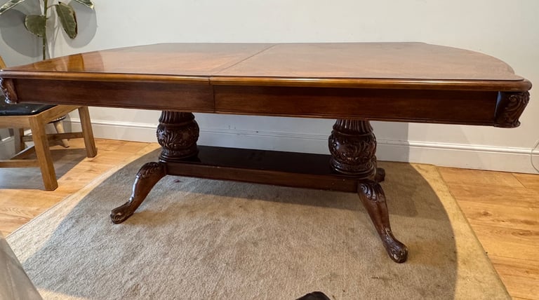 Dining table with 6 chairs 