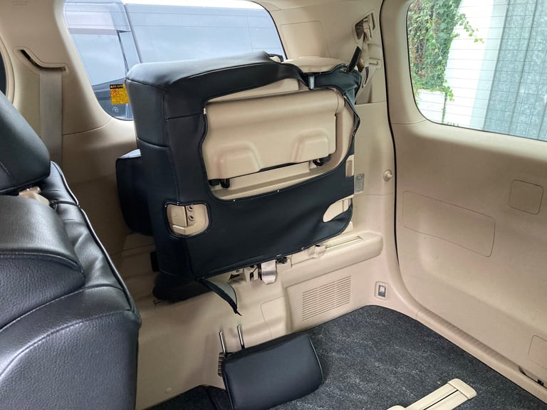 2012 Toyota Vellfire 2.4 PETROL AUTO  8 seater Air con  Apple Carplay &amp; Satnav