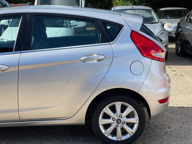 FORD FIESTA 1.4 Zetec 5dr 2011