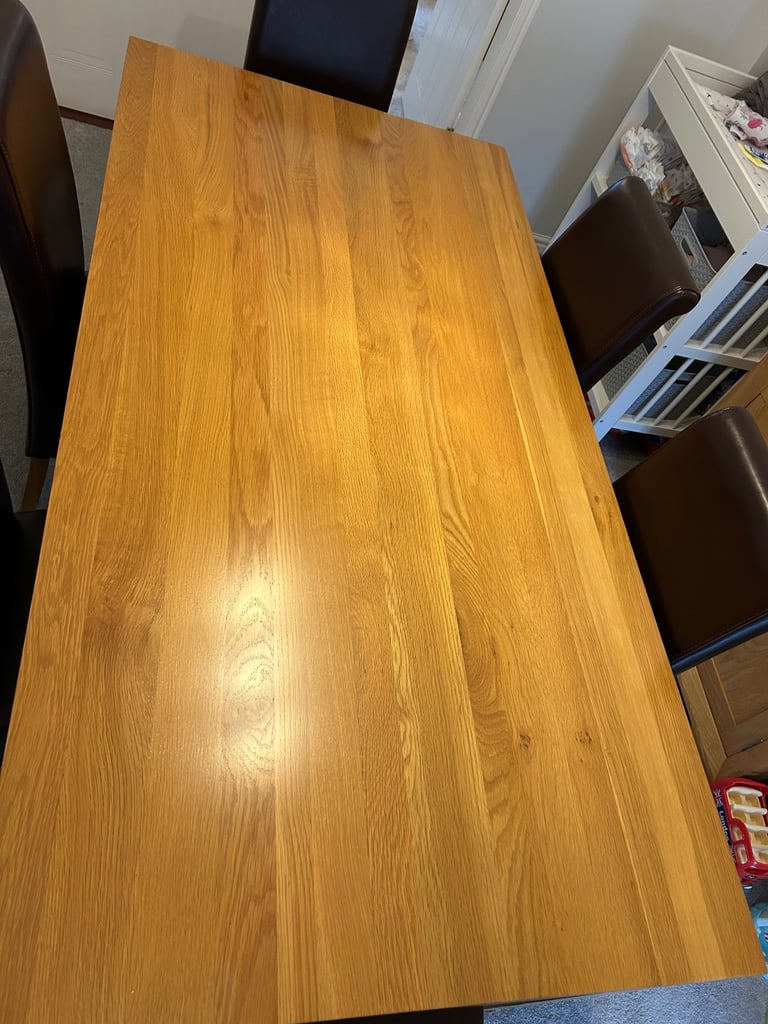 Oak furniture land dining table, 6 chairs 