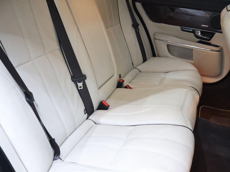 2010 Jaguar XJ 3.0d V6 Portfolio 4dr Auto SALOON DIESEL Automatic
