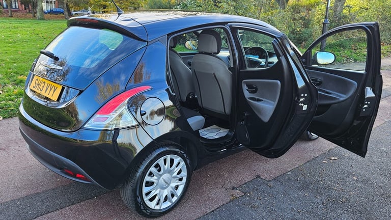 2013 Chrysler Ypsilon 1.2 S 5dr HATCHBACK Petrol Manual