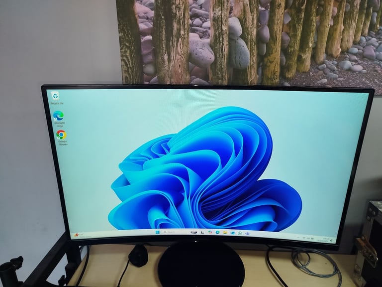 image for Samsung curved monitor 27 inch 