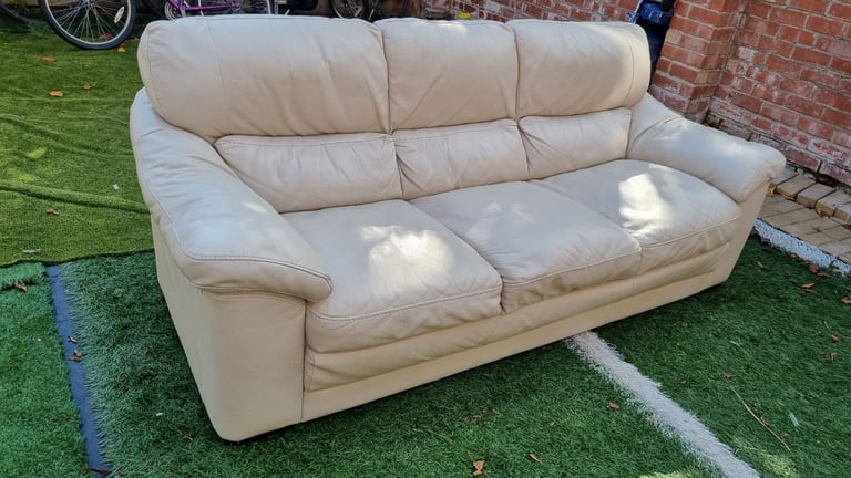 Lether sofa 3 seaters   Italian leather sofa beage 
