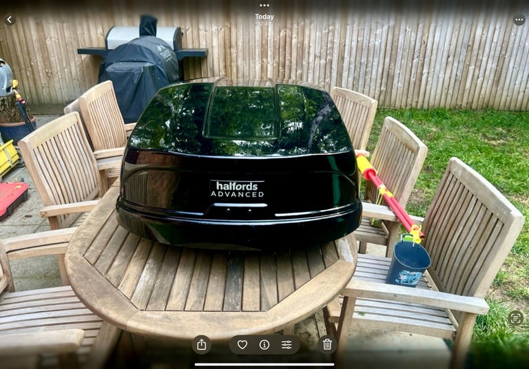 image for Halfords advanced 470L roof box 