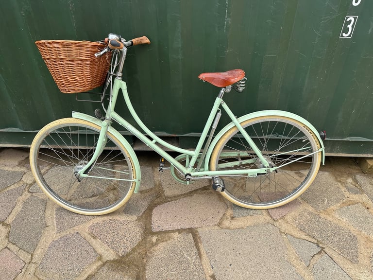 Pashley Britannia Green Bicycle Basket Pashley Britannia Bike With Basket  And Accessories UK