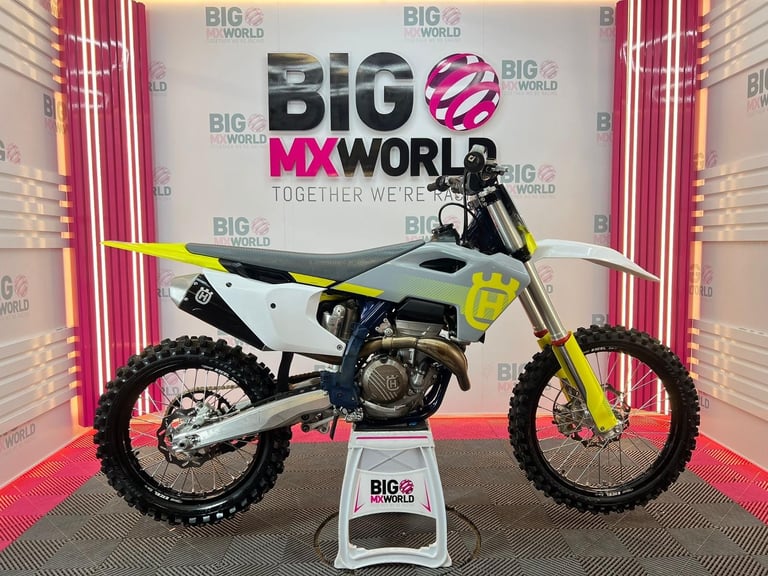 Husqvarna FC 350 2024 - Only 41 hours - Brand new unused plastics & suspension, 