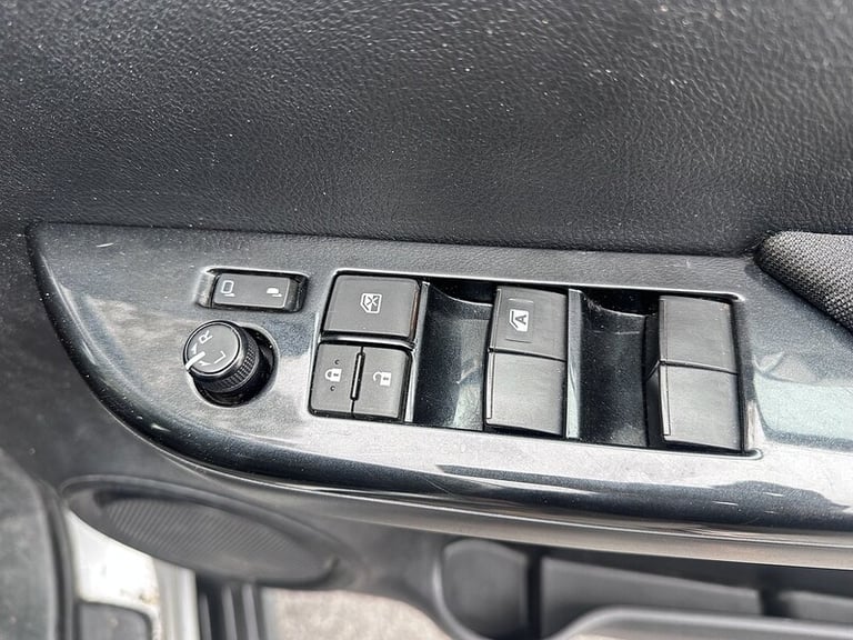 2020 Toyota Hilux D-4D Icon Pickup Diesel Manual