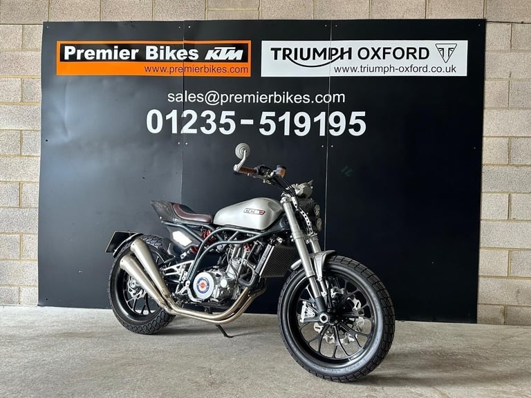 STUNNING LOW MILEAGE 2019/69 CCM SPITFIRE FLAT TRACKER